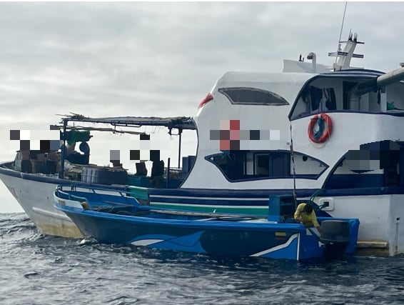 17 aprehendidos por trasladar aproximadamente 4,5 toneladas de presuntas sustancias sujetas a fiscalización a 290 millas de Galápagos | Seguridad | Noticias