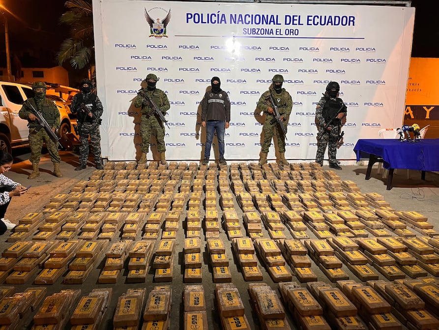 Decomisan casi una tonelada de droga en empacadora de banano en Pasaje, provincia de El Oro | Seguridad | Noticias