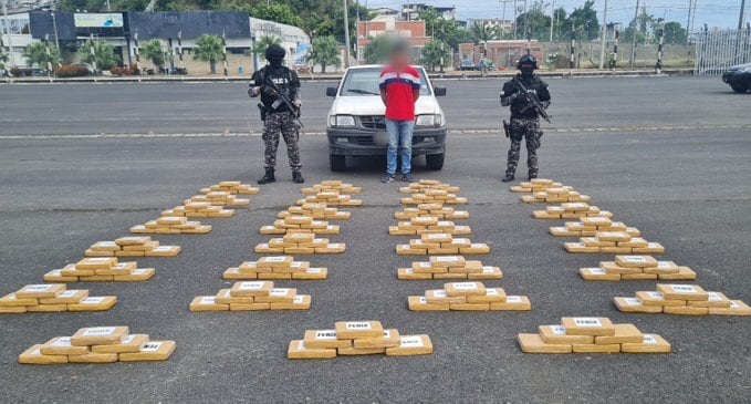 En Esmeraldas detectan tres camionetas que transportaban más de 500 paquetes de cocaína | Seguridad | Noticias