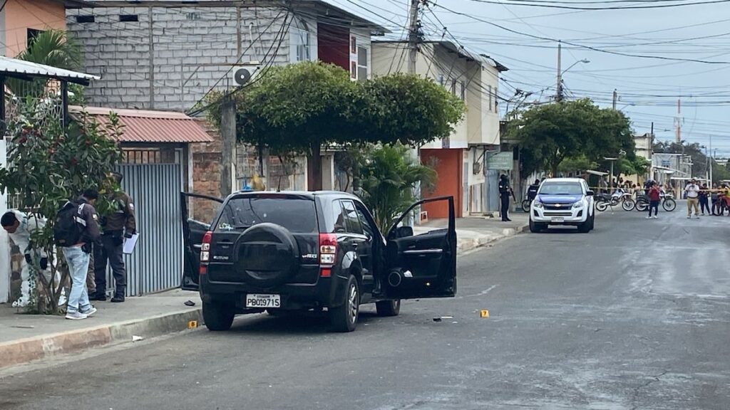 Hombre murió baleado dentro de su carro en Manta, su esposa resultó herida en el ataque | Seguridad |