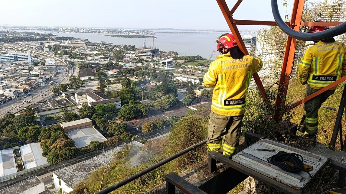 Nuevo incendio se reporta en el cerro del Carmen | Comunidad | Guayaquil