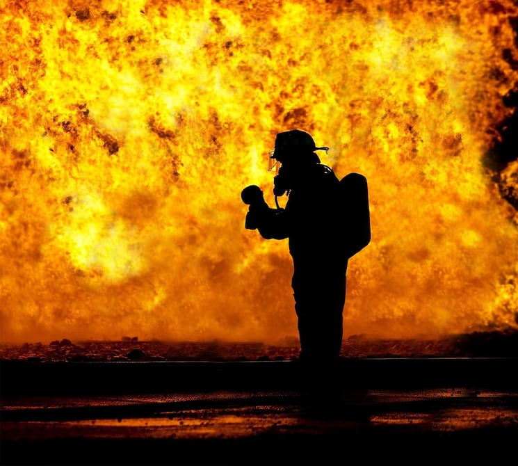 Un vehículo Tesla se incendia al ser conectado a poste público de energía en Tijuana, México | Internacional | Noticias