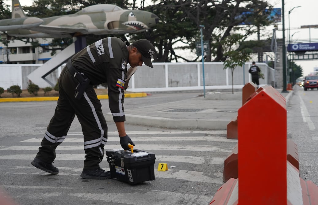 Vehículo fue baleado en la av. Pedro Menéndez Gilbert, norte de Guayaquil | Seguridad | Noticias