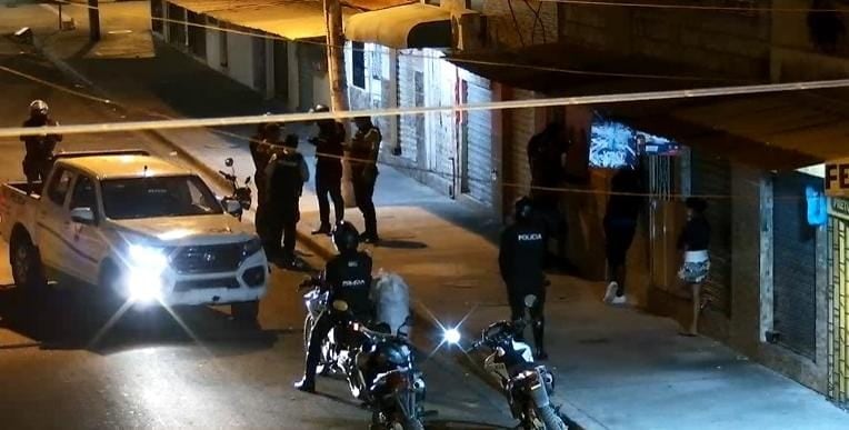 Dos hombres que dejaron un explosivo afuera de una casa de Nueva Prosperina fueron captados por cámaras de Segura EP y se los capturó en pocos minutos | Seguridad | Noticias