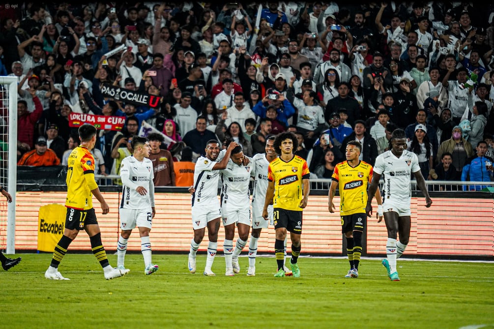 En Barcelona SC, a los jugadores ‘debieron agarrarlos de los pelos y meterlos al vestuario’, dice Carlos Alfaro Moreno sobre canarios que cambiaron camisetas con rivales de Liga de Quito | Campeonato Nacional | Deportes