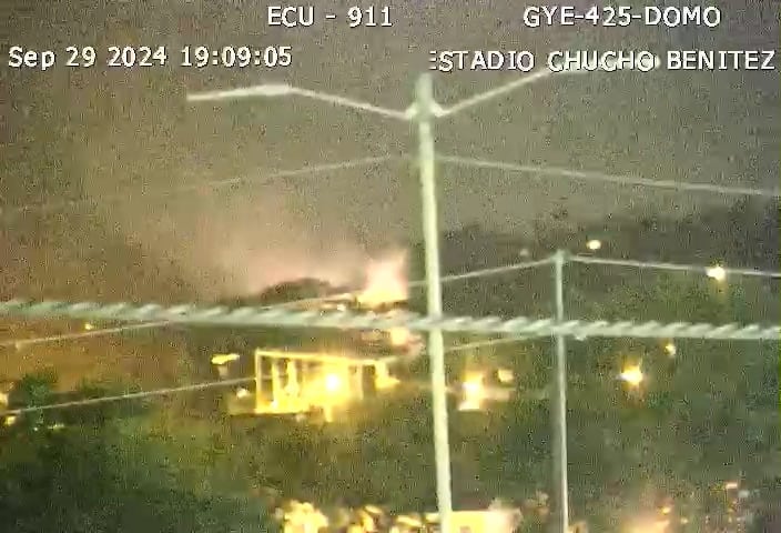 Incendios forestales se registran en la autopista Narcisa de Jesús y vía Perimetral, en zona de Montebello, la noche de este domingo 29 | Comunidad | Guayaquil