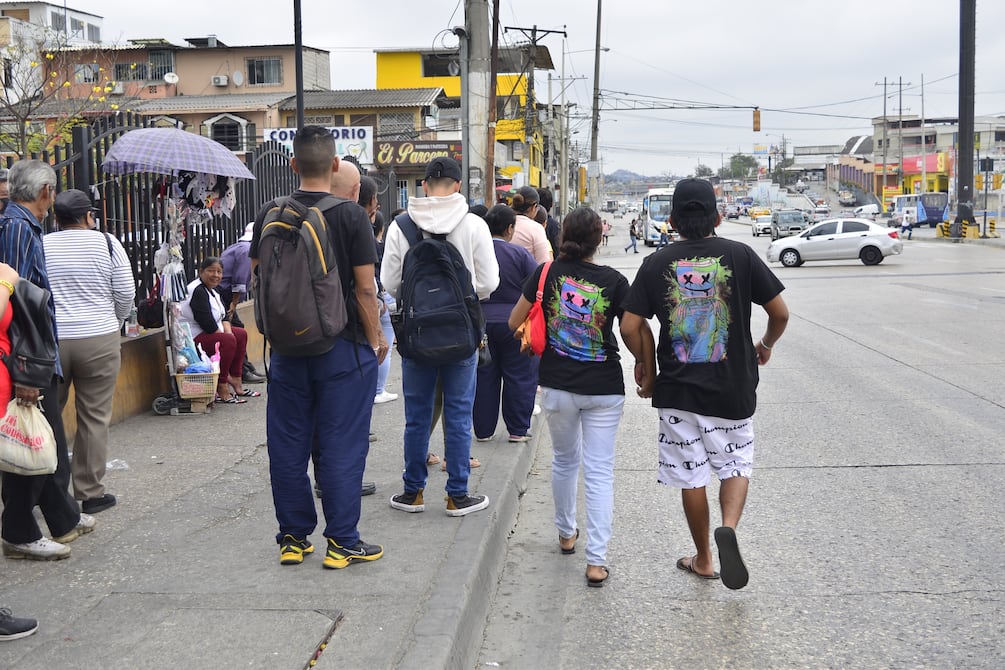 ‘Esto causó un problema en la jornada laboral, tengo que prestar dinero para regresar a casa por el paro de buses’ | Ecuador | Noticias