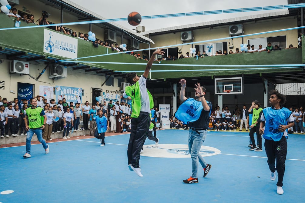 800 estudiantes participaron en iniciativa municipal ‘Aquiles, saca tus 5′: alcalde entregó implementos deportivos | Comunidad | Guayaquil