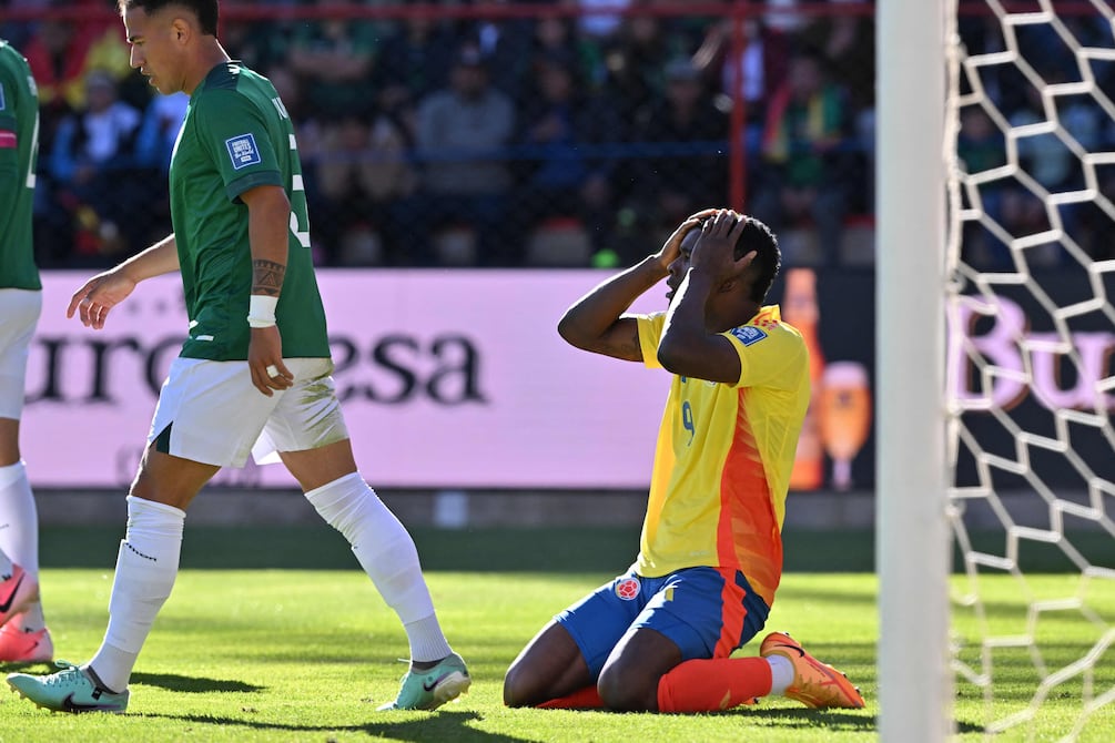 Bolivia acabó con el invicto de Colombia en las eliminatorias al Mundial 2026: con un hombre menos ganó 1-0 en El Alto