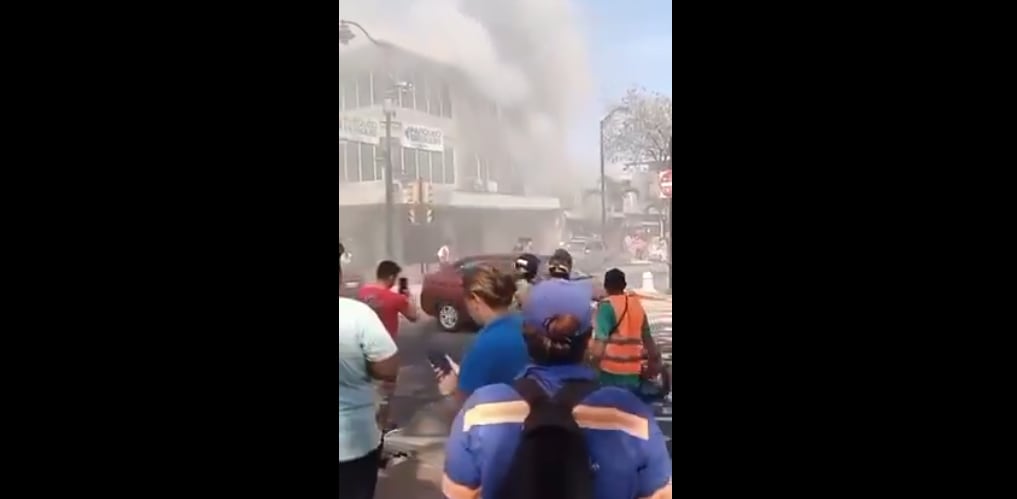 Bomberos controlan incendio en restaurante en el centro de Guayaquil | Comunidad | Guayaquil