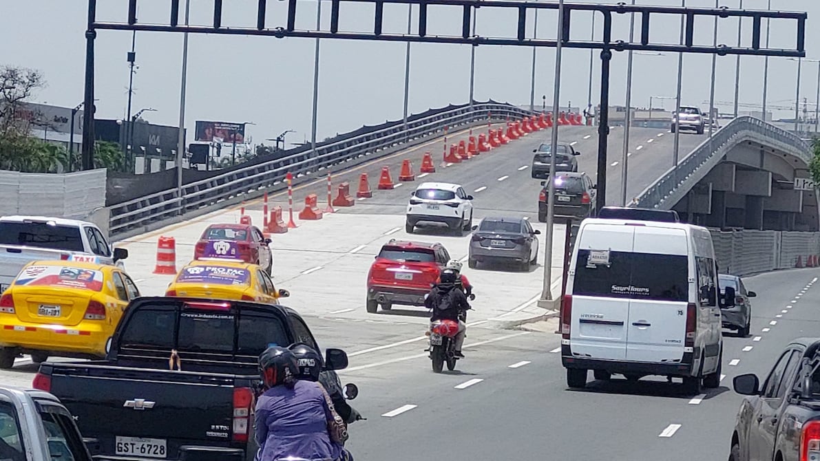 Habilitan paso vehicular en primer viaducto de la avenida de las Américas, norte de Guayaquil | Comunidad | Guayaquil