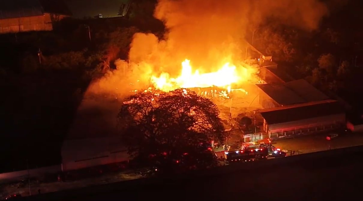 Incendio en fábrica de palés en Machala activa alerta provincial en El Oro | Ecuador | Noticias