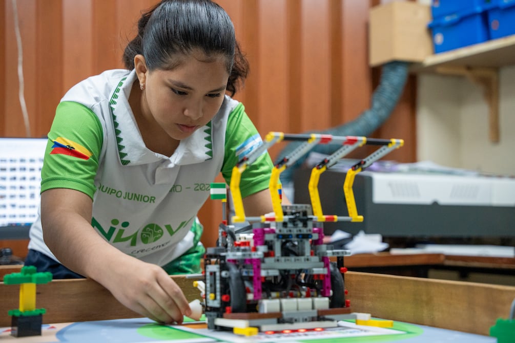 Niñas de Nueva Prosperina representarán a Ecuador en el mundial de robótica tras diseñar sus propios prototipos | Ecuador | Noticias