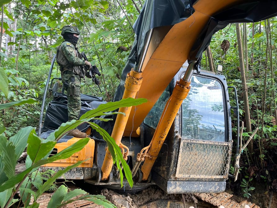 Presidente Daniel Noboa crea un Comité Nacional para identificar acciones ilícitas de recursos mineros | Política | Noticias