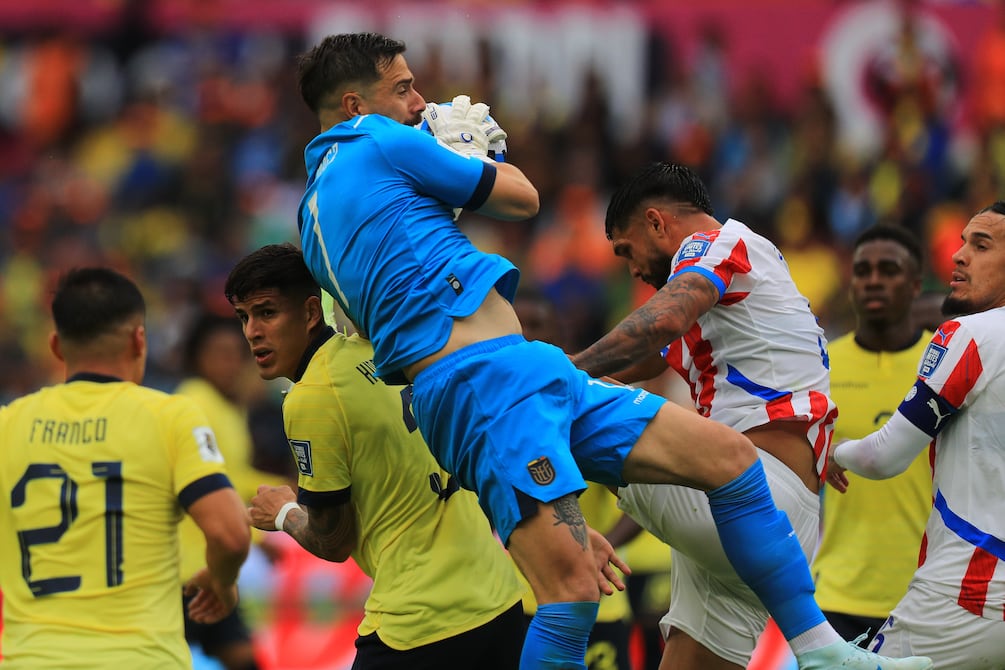 ¡Con el apagón….que cosas suceden! El anecdotico momento en el que Hernán Galíndez, arquero de Ecuador, daba declaraciones sobre el duelo ante Paraguay, pero terminó diciendo: Se cortó la luz | Fútbol | Deportes