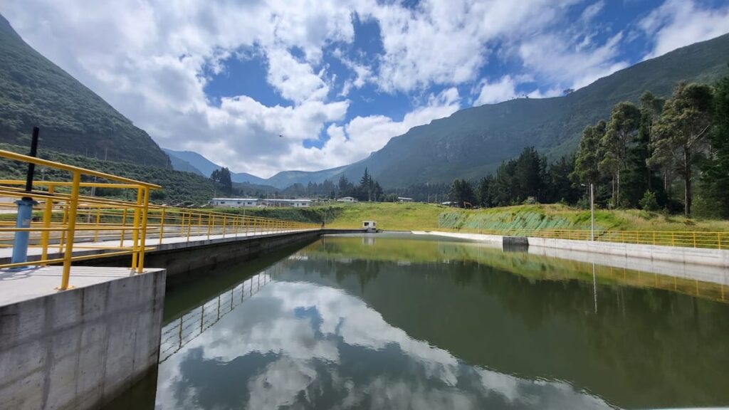 ‘¿Quién dice que no hay el agua suficiente?’: Municipio de Quito podría ser sancionado por racionamientos en barrios de la capital | Ecuador | Noticias