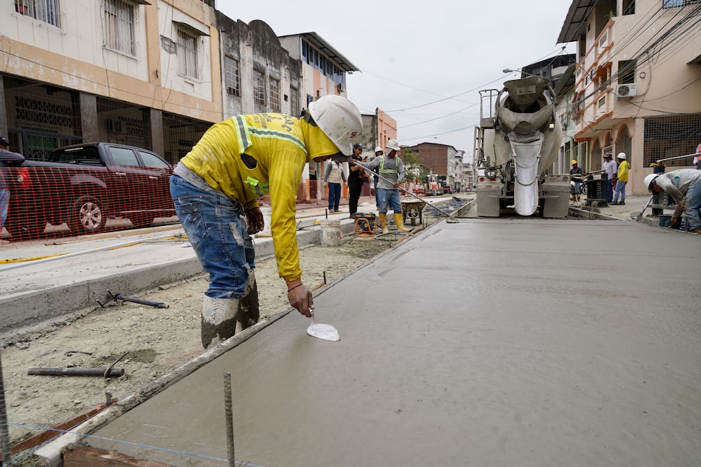 En tres meses operará troncal 4 de Metrovía, dice Aquiles Alvarez al recorrer obras en ruta | Comunidad | Guayaquil