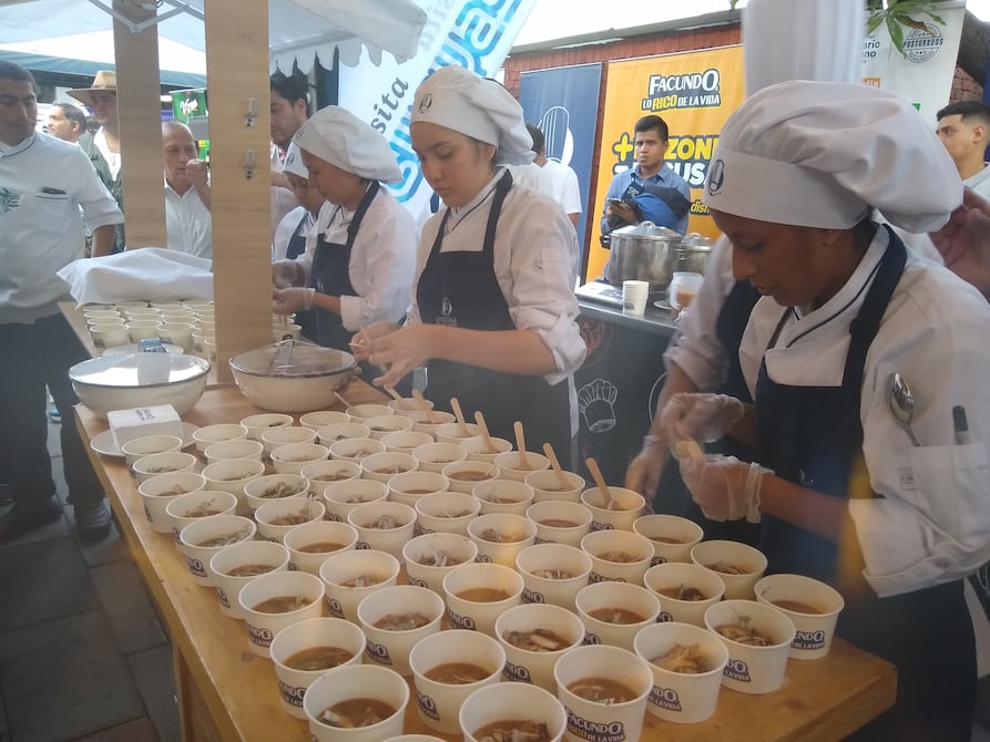 Encebollado ecuatoriano busca el récord Guinness | Gastronomia | Entretenimiento