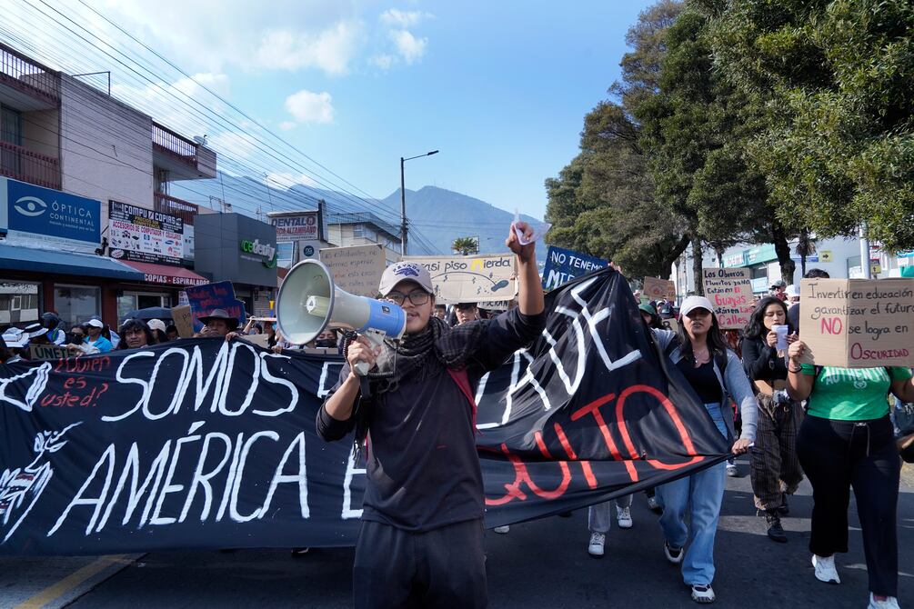 Manifestación contra el gobierno de Daniel Noboa terminó en fuertes disturbios en el centro de Quito | Política | Noticias