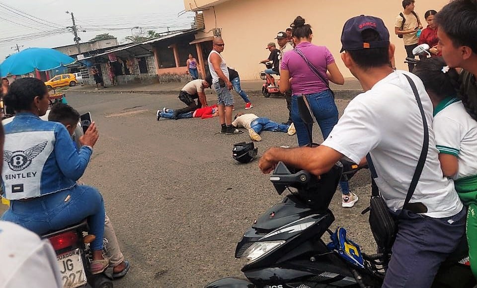 Policía capturó a dos antisociales que robaron $ 12.000 a mujeres que habían retirado dinero de una entidad bancaria en Quevedo | Seguridad | Noticias