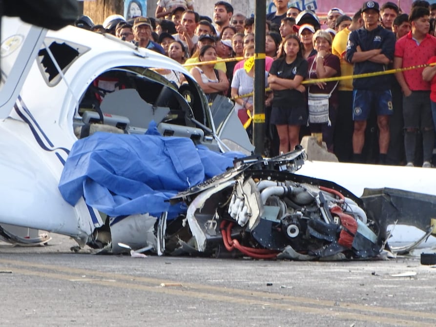 Siniestro de aeronave quedó registrado en video: tragedia pudo ser mayor por masiva circulación de carros y la venta de material inflamable en ese sitio | Seguridad | Noticias