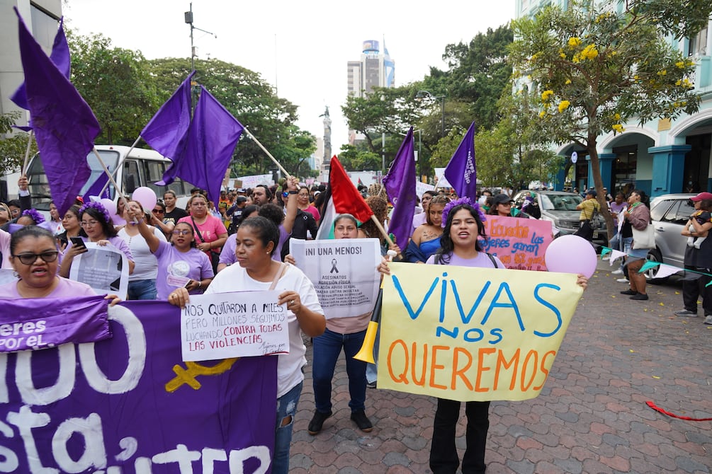 “Somos la voz de las que ya no están”: colectivos participaron en marcha por Día Internacional de la Erradicación de la Violencia contra la Mujer en Guayaquil | Noticias |