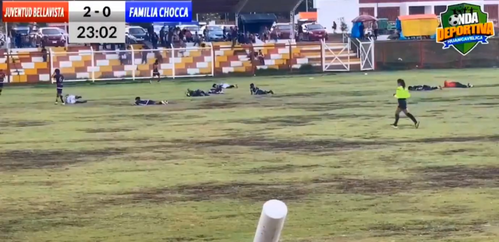 Trágico suceso en Perú: muere un futbolista en cancha barrial tras ser alcanzado por un rayo | Fútbol | Deportes