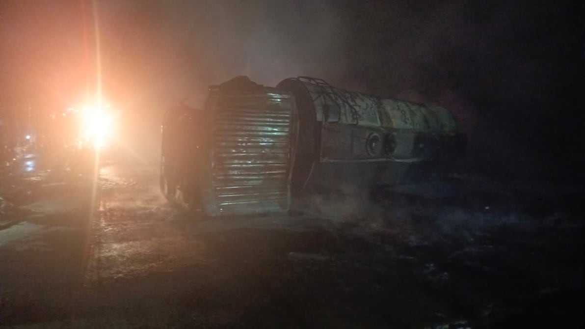 Tráiler se volcó e incineró en vía a Rocafuerte, en Manabí | Ecuador | Noticias