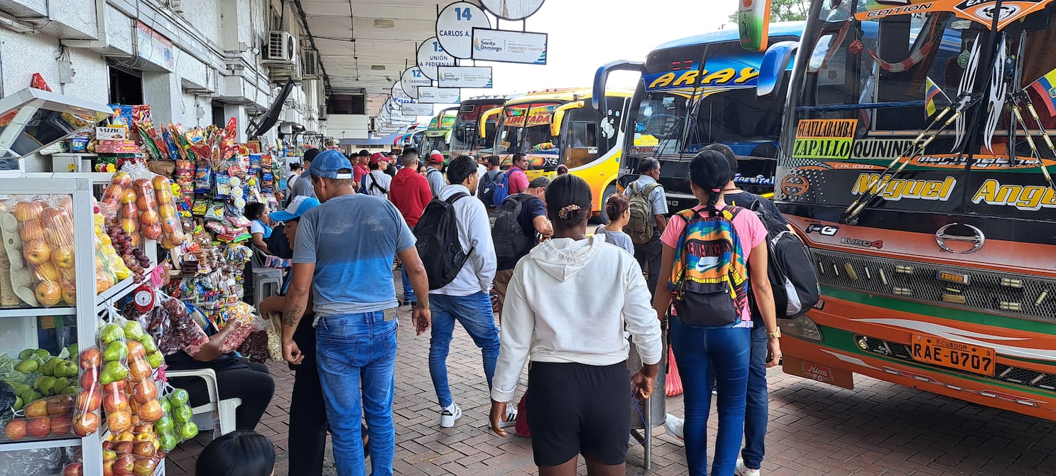 Turistas buscaron boletos de última hora en las terminales de Esmeraldas y Santo Domingo para regresar a sus lugares de residencia | Ecuador | Noticias