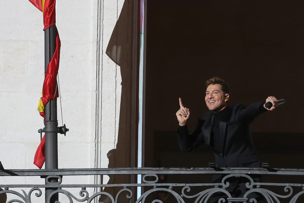 David Bisbal canta ‘Mi Burrito Sabanero’ y enciende a Madrid desde la Puerta del Sol | Gente | Entretenimiento