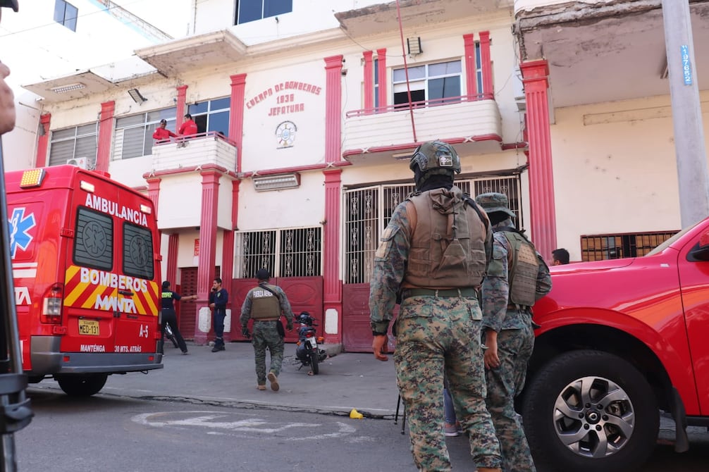 Delincuentes irrumpen en el Cuerpo de Bomberos de Manta para robarle dinero a su víctima | Seguridad | Noticias