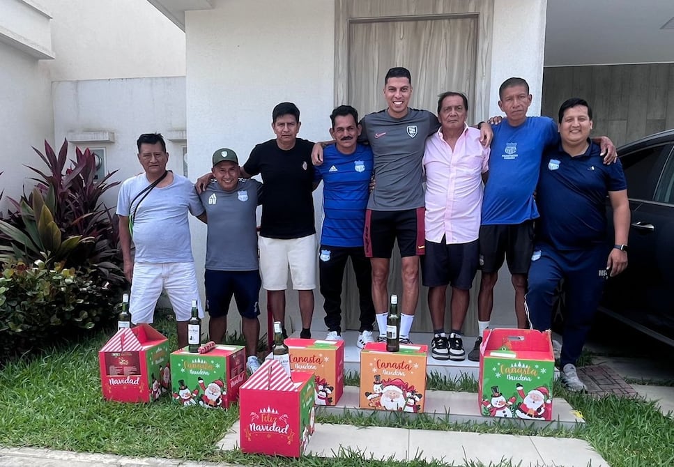 Luis Fernando León agasaja a personal de Emelec por navidad ante la ausencia del presidente César Avilés y el pedido de elecciones | Fútbol | Deportes