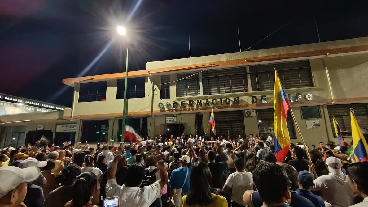 Manifestantes se toman la Gobernación de Napo como rechazo al proyecto de construcción de megacárcel en Archidona, señala Confenaie | Ecuador | Noticias