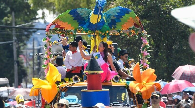 Miles de ciudadanos celebraron el tradicional Desfile de la Confraternidad en el sur de Quito | Ecuador | Noticias