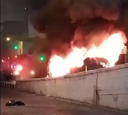 Vehículo se incendió en el sector de la Bahía, centro de Guayaquil | Comunidad | Guayaquil