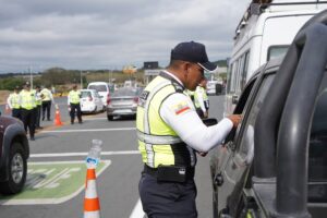 Vehículos sin placas serán retenidos en el peaje vía a la costa en el feriado de fin de año: CTE y ATM definen medidas de controles | Comunidad | Guayaquil