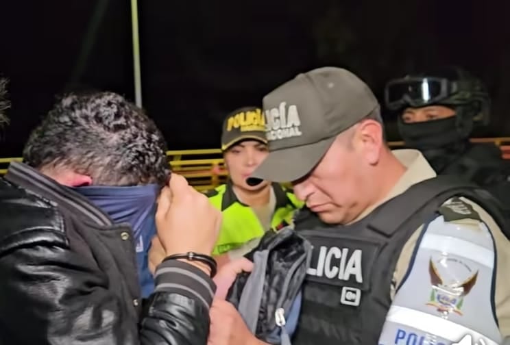 Colombiano con sentencia por femicidio fue atrapado en terminal de Tungurahua y deportado a su país | Ecuador | Noticias