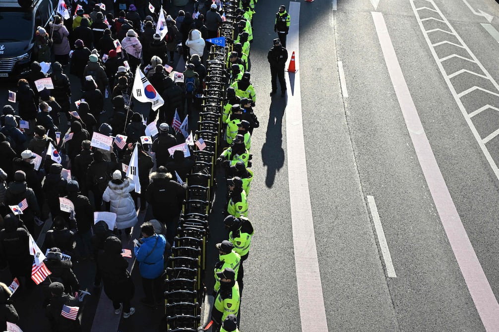 Despliegan 2.700 policías en Corea del Sur para controlar a seguidores de Yoon Suk-yeol ante intentos de arrestarlo | Internacional | Noticias