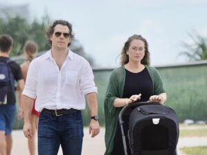 Henry Cavill ya es papá: el actor se pasea en Australia con su familia de tres | Gente | Entretenimiento