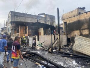 Incendio destruyó viviendas y locales comerciales en Borbón, en el norte de Esmeraldas | Ecuador | Noticias