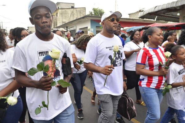 Padres de menores asesinados de Las Malvinas recorrieron las calles del barrio y levantaron altar en la av. 25 de Julio, por el mes de su desaparición | Seguridad | Noticias